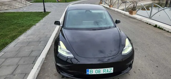 Tesla Model 3 Standard Range Plus 2019 | 325 CP Autopilot | Autorazna