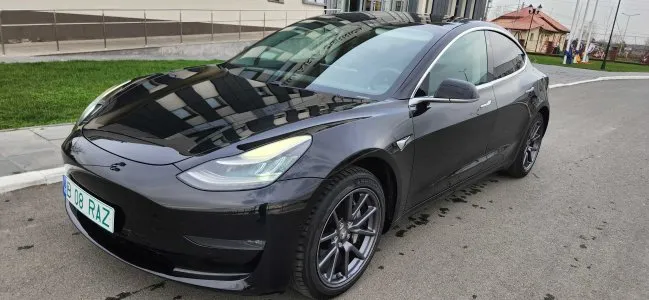 Tesla Model 3 Standard Range Plus 2019 | 325 CP Autopilot | Autorazna